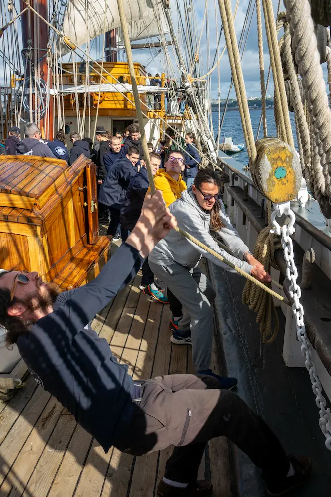 L'école sur un bateau avec Grand Voilier École